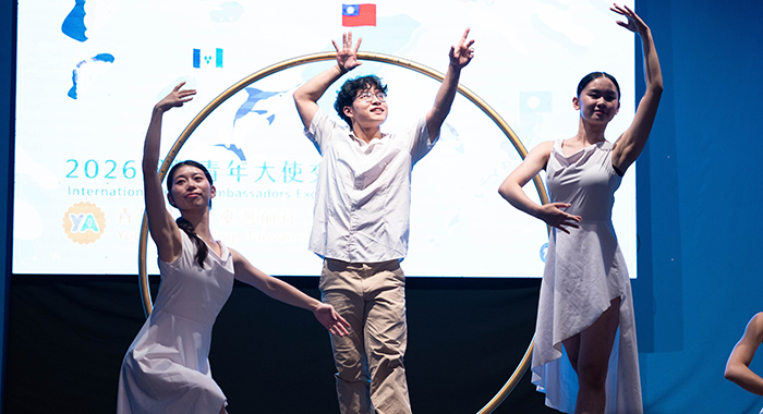 Taiwan Int’l Youth Ambassadors shine at the Taiwan-SVG cultural night 3 11 大環舞蹈 DSC06846 copy