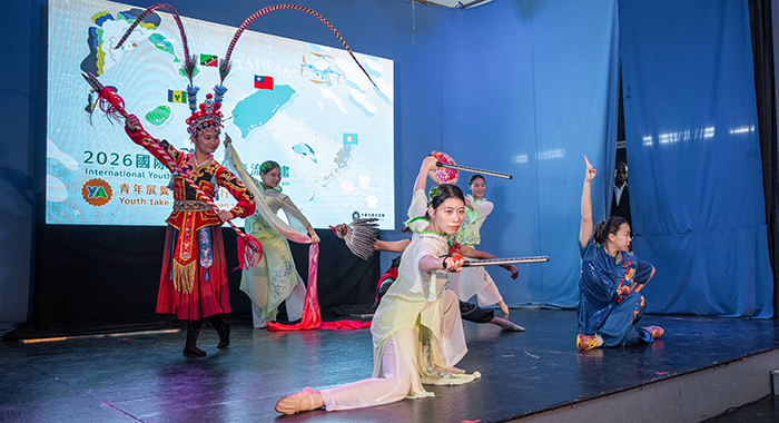 Taiwan Int’l Youth Ambassadors shine at the Taiwan-SVG cultural night 1 13 民俗舞蹈合影 DSC06711 copy