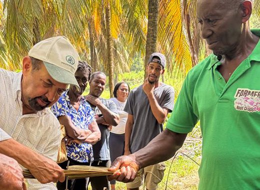 Abel Reboucas Sao Jose leading the training.